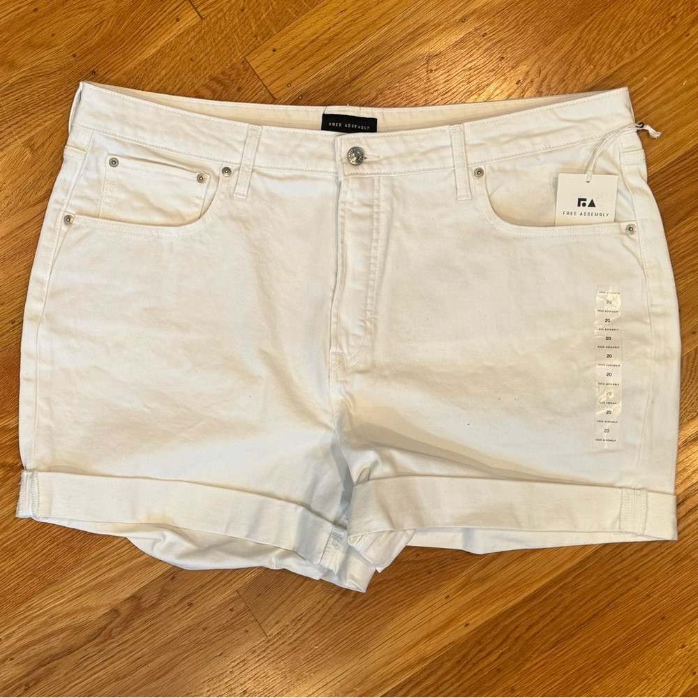 Free Assembly Roll-Up Shorts, NEW, Size 20